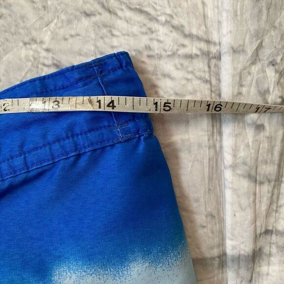 Under armour youth M pull on swim shorts w/mesh lining and drawstring - Picture 8 of 9